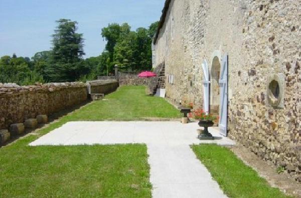 Chateau De Beaujeu Sens-Beaujeu Екстериор снимка