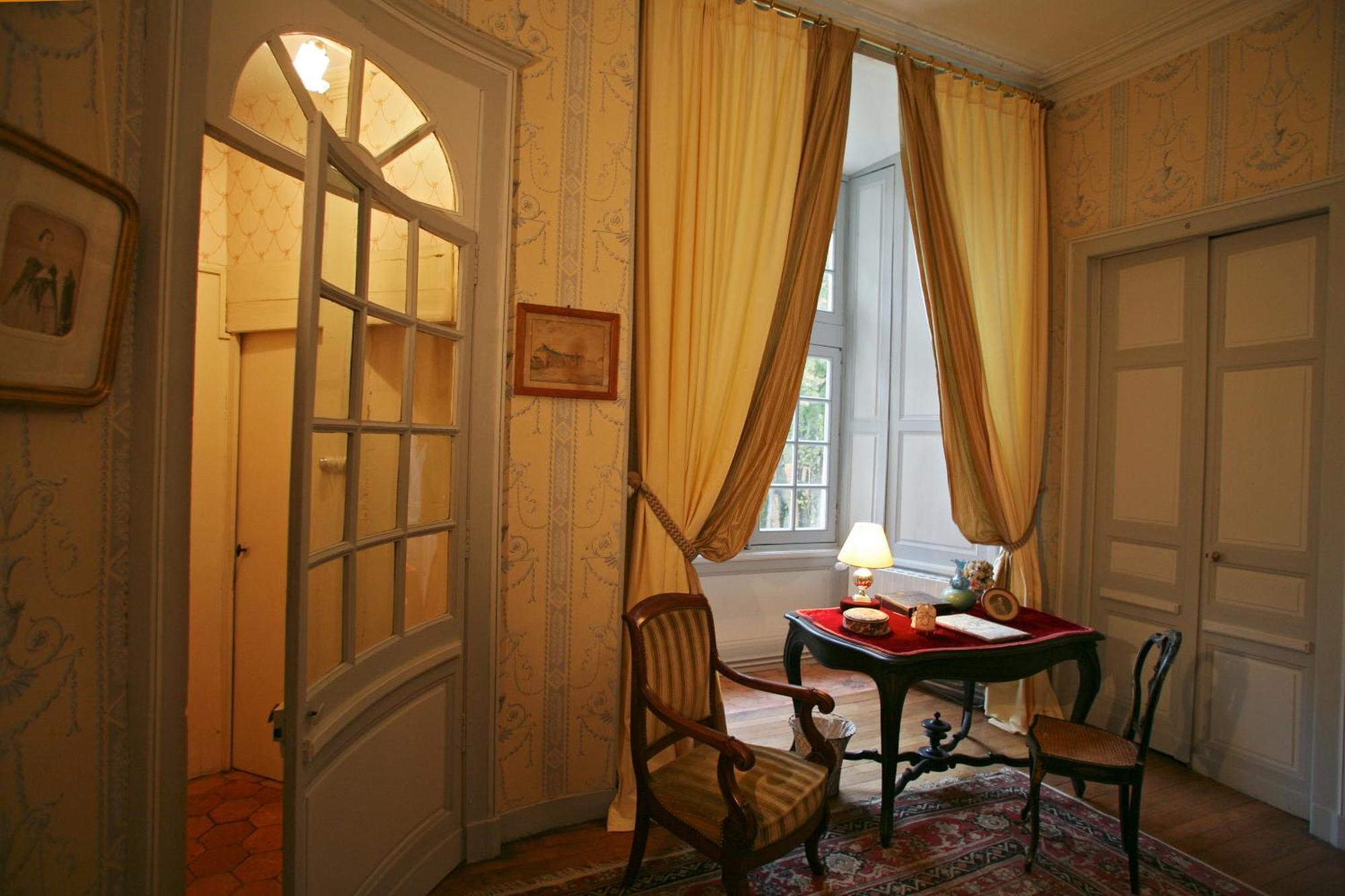 Chateau De Beaujeu Sens-Beaujeu Екстериор снимка